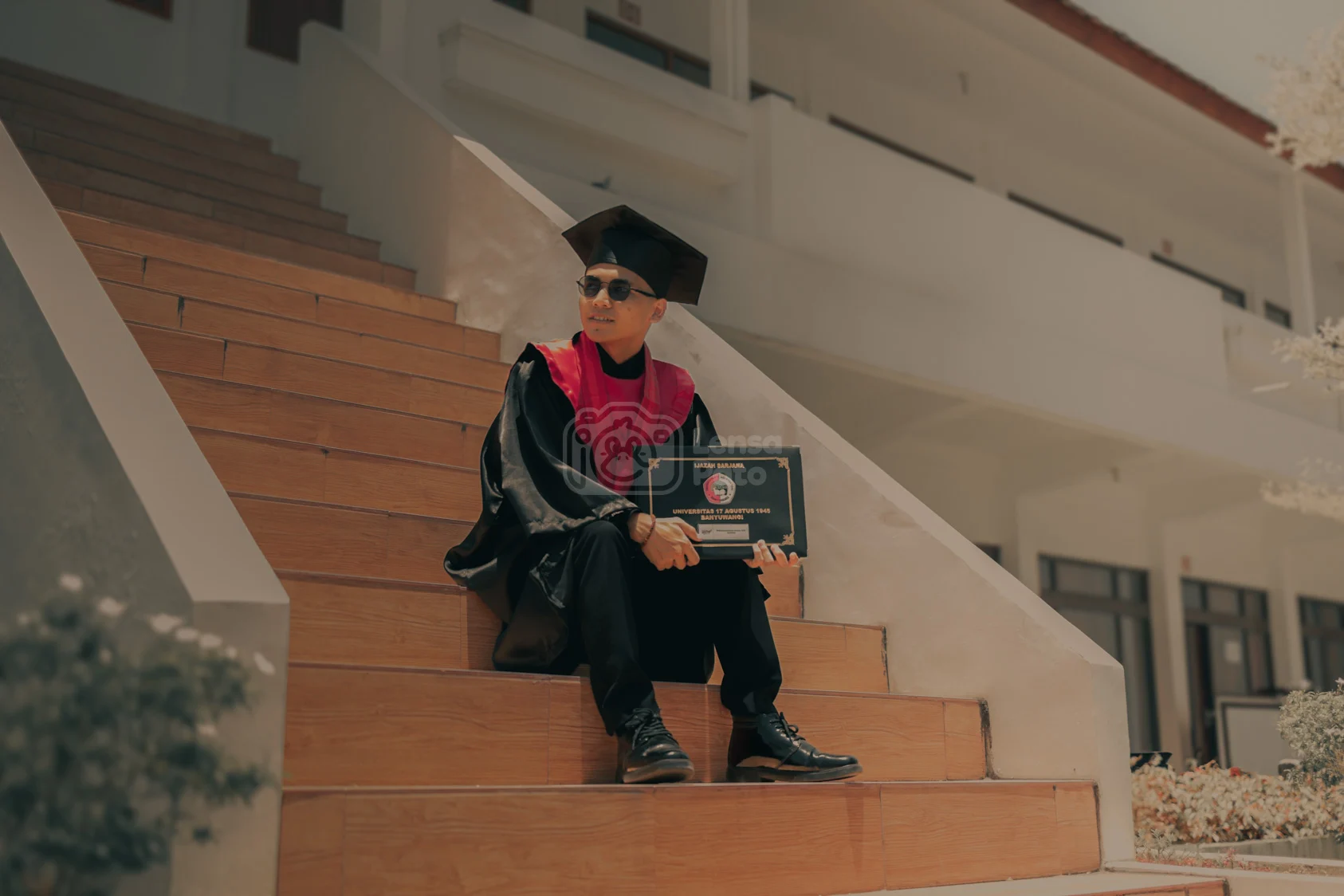 Foto wisuda David, Mahasiswa Universitas 17 Agustus 1945 (UNTAG) Banyuwangi, yang diambil di Universitas 17 Agustus 1945 (UNTAG) Banyuwangi pada momen Wisuda Sarjana XLVII Universitas 17 Agustus 1945 (UNTAG) Banyuwangi Periode I 2024/2025 tanggal 19 Oktober 2024