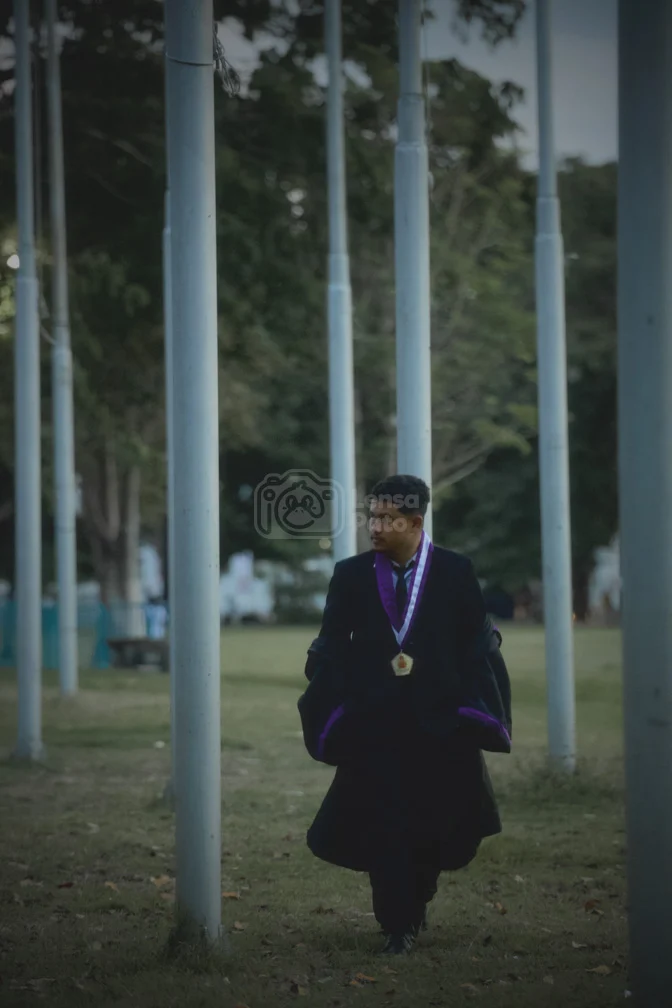Foto wisuda Marcho Willyam, mahasiswa lulusan Strata 1 (S1) Pendidikan Agama Hindu STAH Santika Dharma Malang, yang diambil di Taman Blambangan Banyuwangi